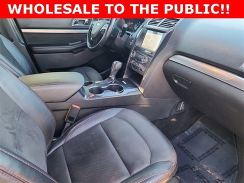 Used 2018 Ford Explorer XLT w/ Equipment Group 202A image 18