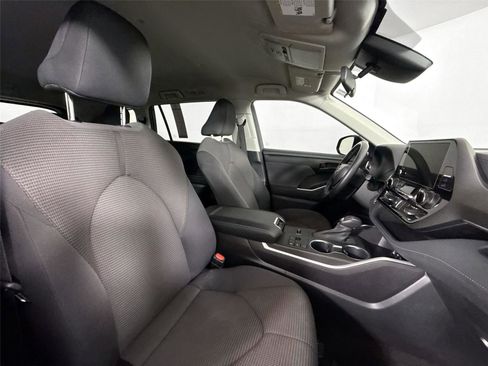 Certified 2023 Toyota Highlander LE image 41