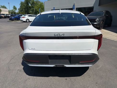 New 2026 Kia K4 FWD image 9