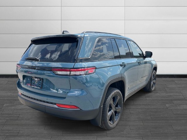 New 2027 Jeep Grand Cherokee Limited w/ Limited Altitude Package AWD/4WD image 4