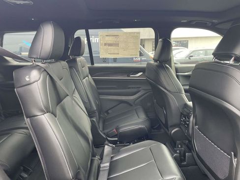 New 2025 Jeep Grand Cherokee L Limited image 17