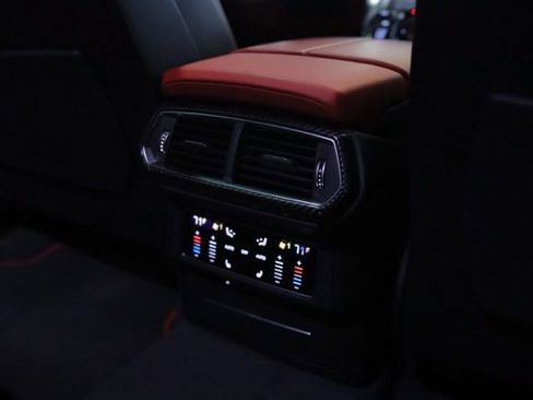Used 2021 Lamborghini Urus AWD/4WD image 16