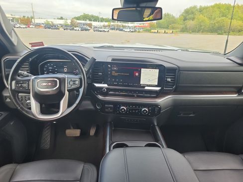 Used 2024 GMC Sierra 2500 SLT w/ SLT Premium Package AWD/4WD image 18