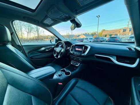 Used 2022 GMC Terrain SLT w/ Infotainment Package II image 24