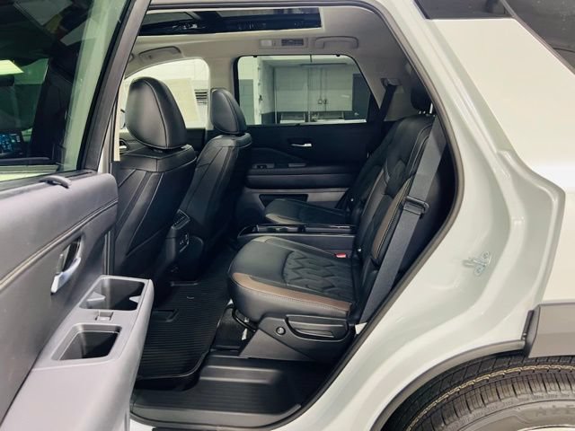 New 2026 Nissan Pathfinder Platinum FWD image 29