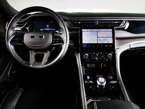 Used 2022 Jeep Grand Cherokee Overland w/ Luxury Tech Group IV image 15