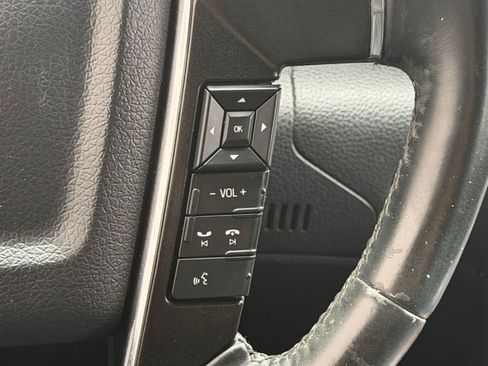 Used 2016 Lincoln Navigator Select RWD image 26