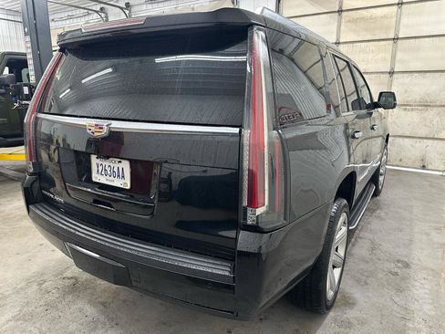 Used 2017 Cadillac Escalade Luxury AWD/4WD image 5