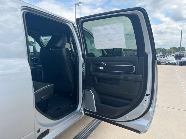New 2026 RAM 2500 Laramie AWD/4WD image 14