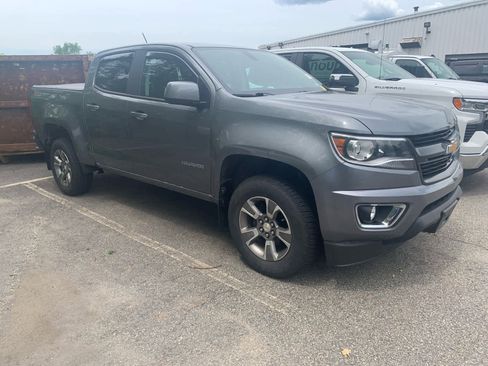 Used 2019 Chevrolet Colorado Z71 AWD/4WD image 2