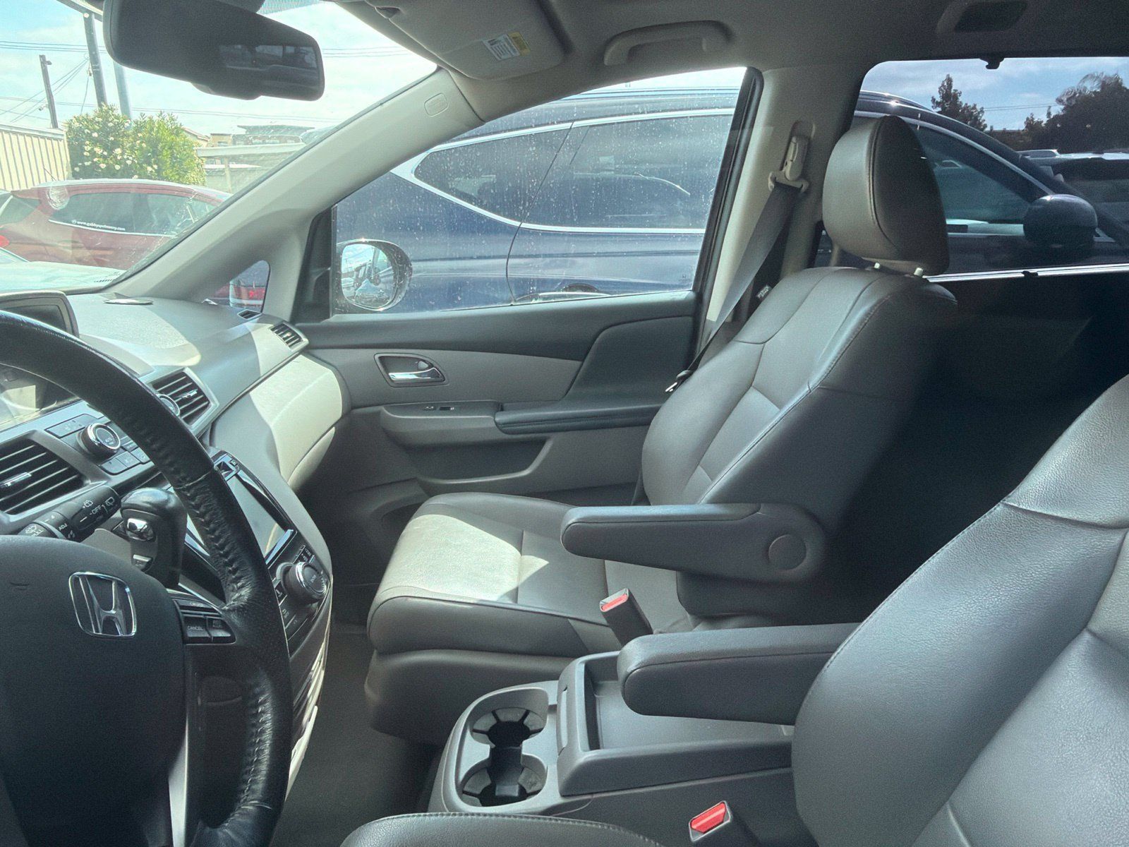 Used 2015 Honda Odyssey Touring Elite image 2