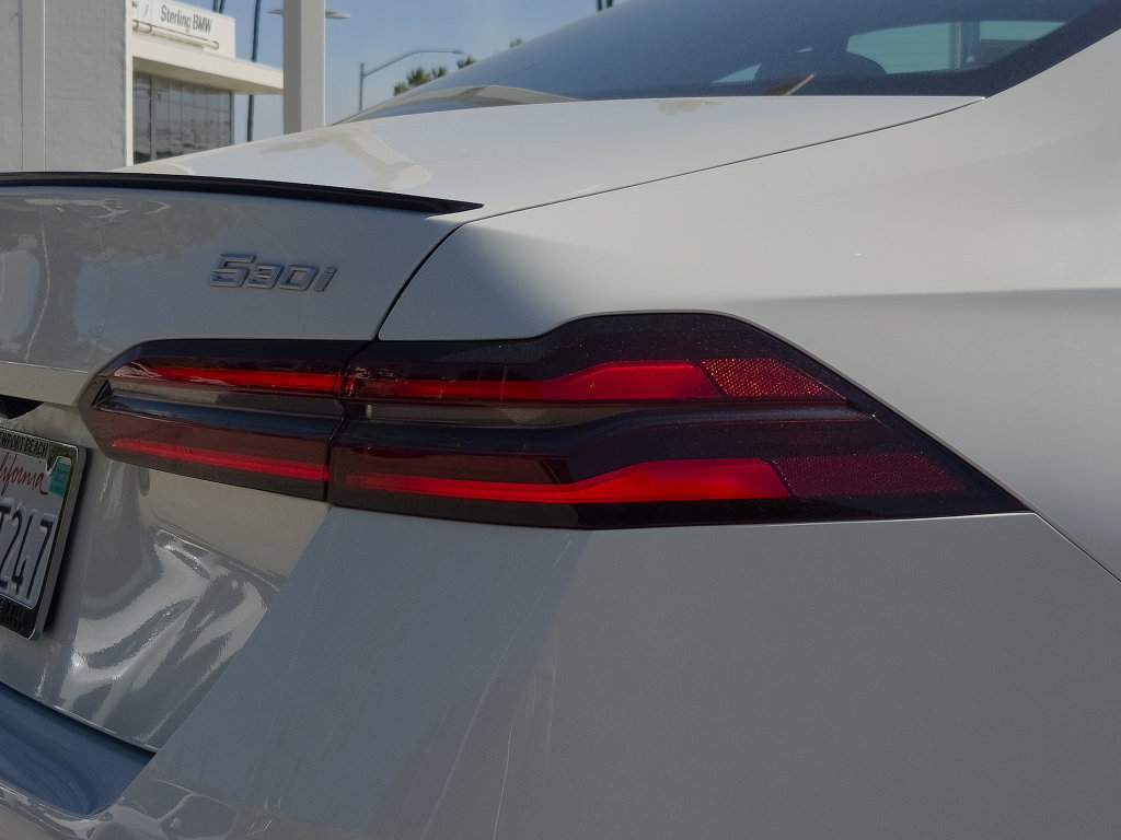 Used 2026 BMW 530i w/ M Sport Package RWD image 5