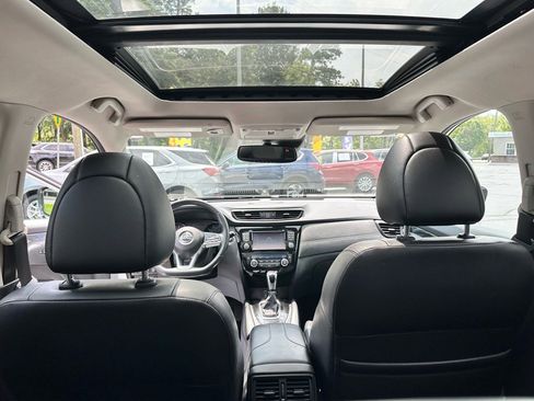 Used 2017 Nissan Rogue SL image 11