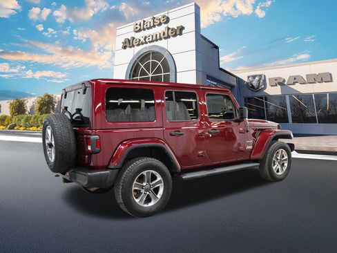 Used 2022 Jeep Wrangler Unlimited Sahara w/ Cold Weather Group AWD/4WD image 3