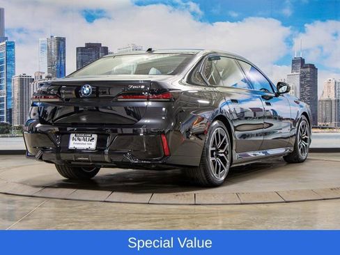 Used 2025 BMW 750e xDrive w/ Premium Package AWD/4WD image 8