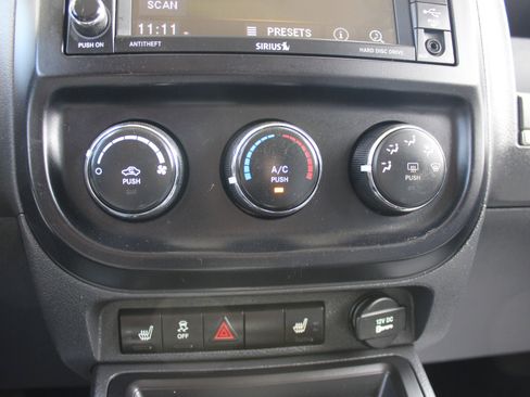 Used 2017 Jeep Patriot High Altitude AWD/4WD image 37