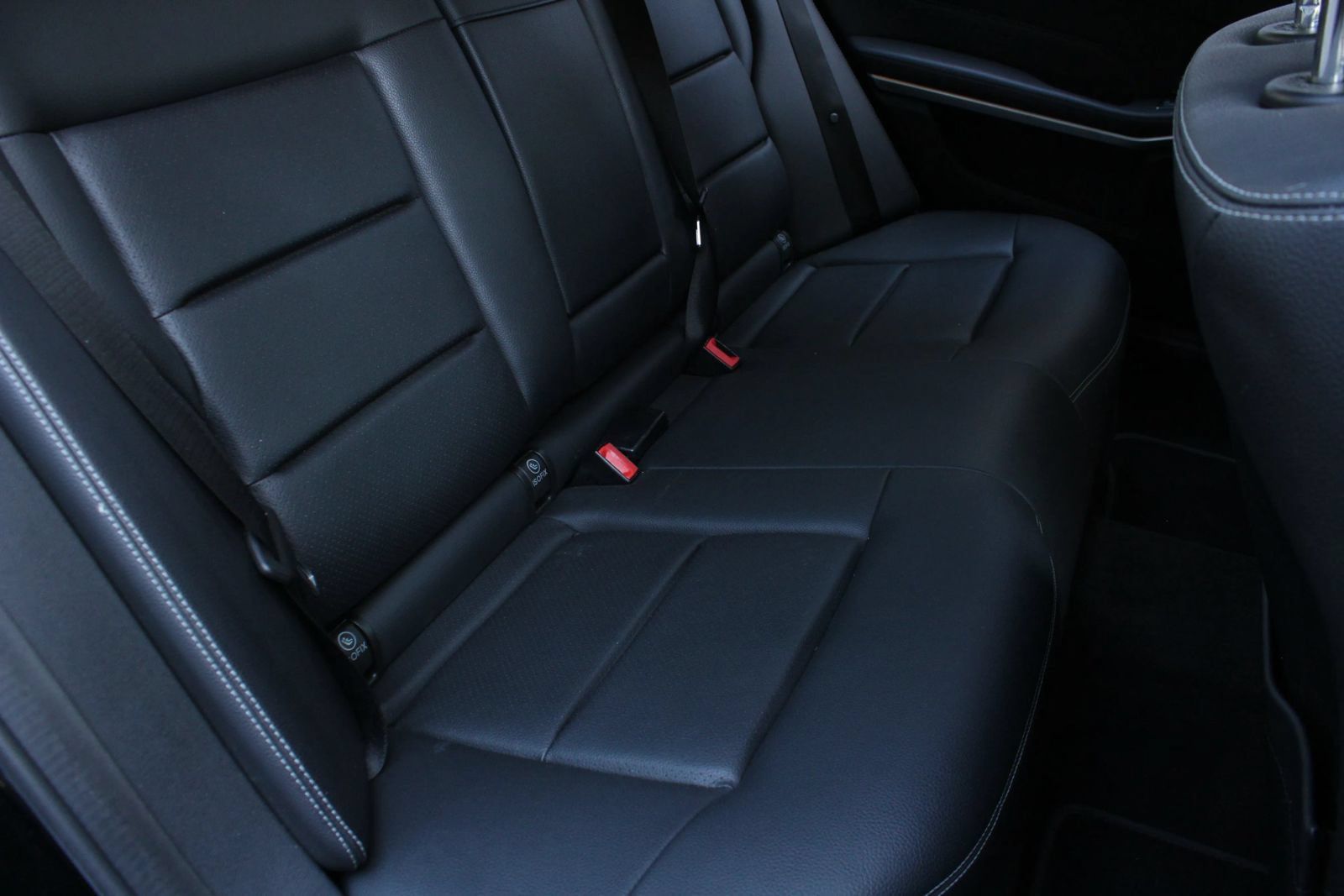 Used 2015 Mercedes-Benz E 350 4MATIC Sedan image 23