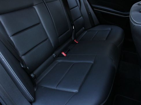 Used 2015 Mercedes-Benz E 350 4MATIC Sedan image 23