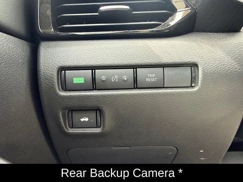 Used 2025 Nissan Sentra SV FWD image 12