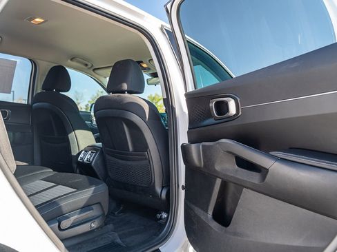 Used 2025 Kia Sorento LX image 13