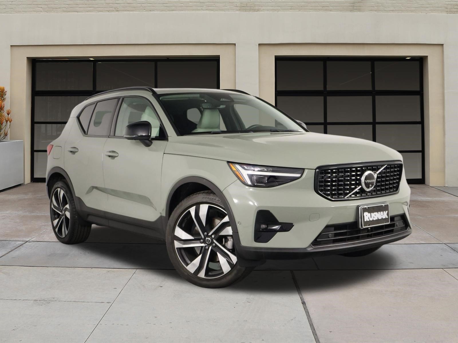 Used 2024 Volvo XC40 B5 Plus w/ Protection Package Premier AWD/4WD image 34
