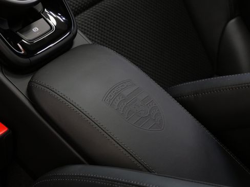 Used 2024 Porsche 911 Carrera image 31