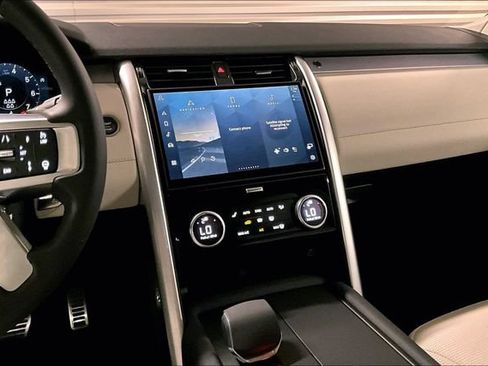 Certified 2025 Land Rover Discovery Dynamic SE AWD/4WD image 5