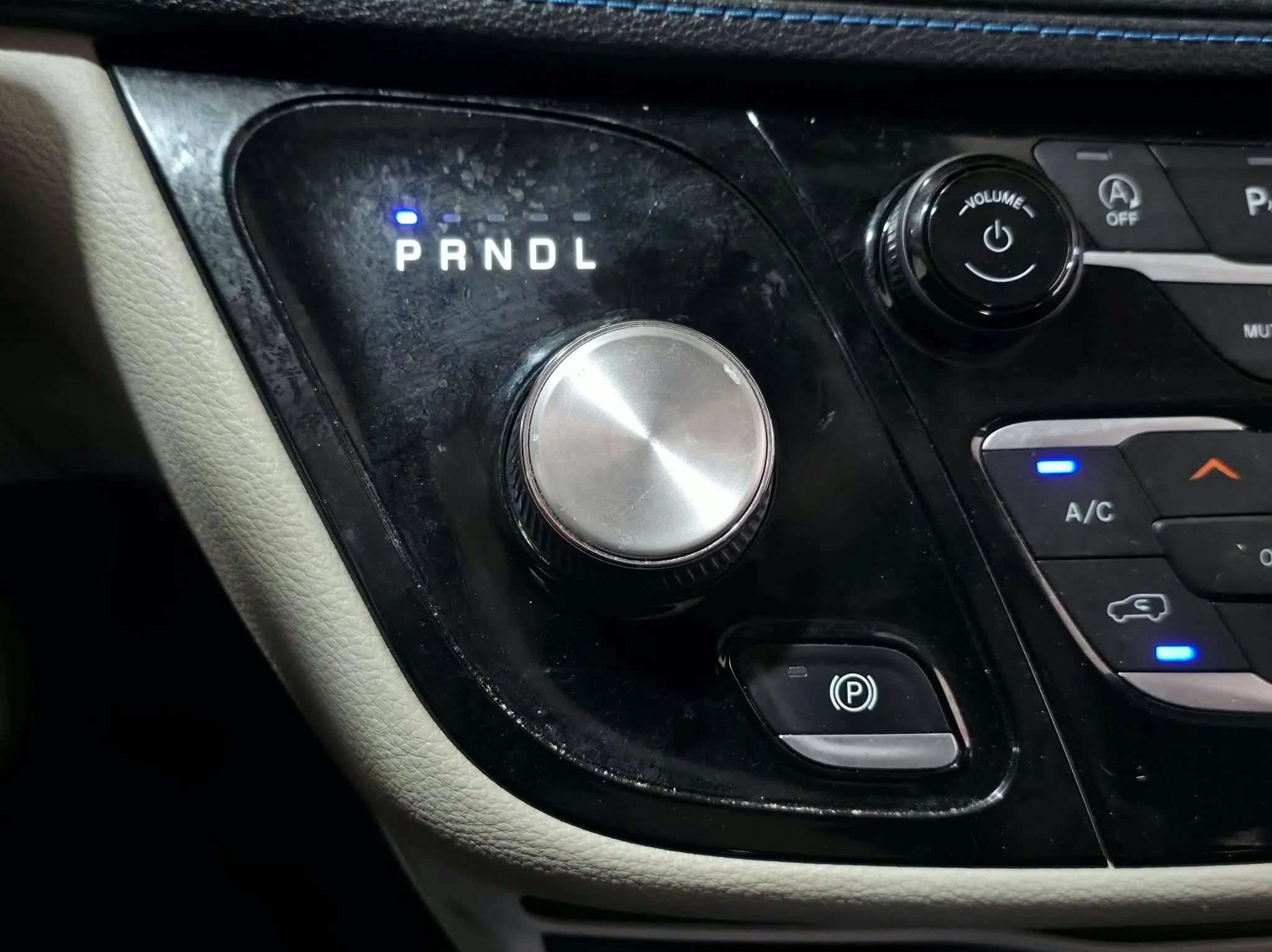 Used 2021 Chrysler Pacifica Touring w/ Cold Weather Group FWD image 29