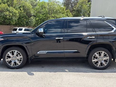 Used 2025 Toyota Sequoia Capstone AWD/4WD image 12