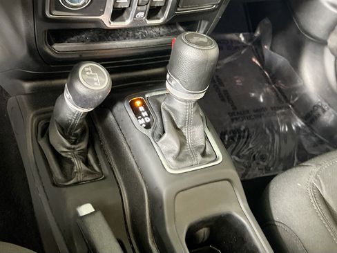 Used 2022 Jeep Wrangler Unlimited Sport image 15