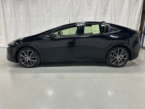 Used 2025 Toyota Prius XLE image 4