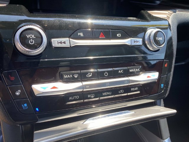 Used 2022 Ford Explorer Limited w/ Equipment Group 301A AWD/4WD image 11