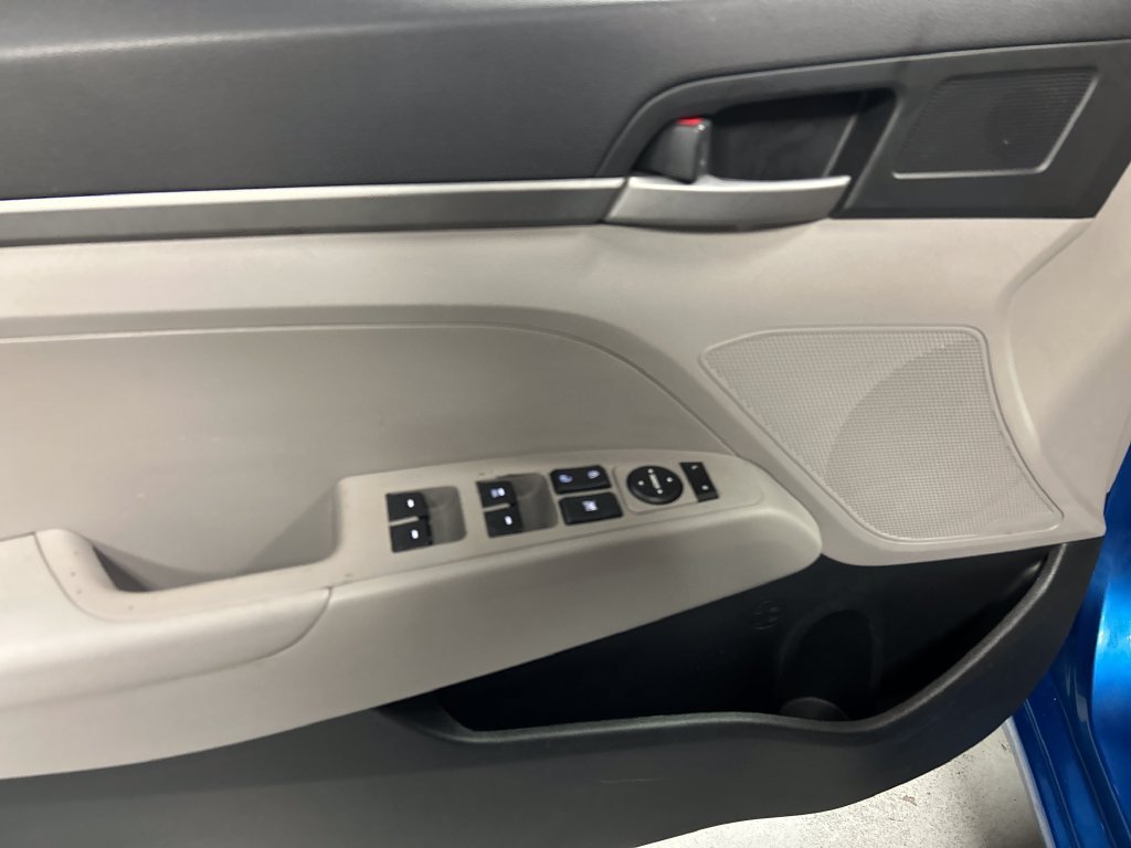 Used 2017 Hyundai Elantra SE FWD image 12