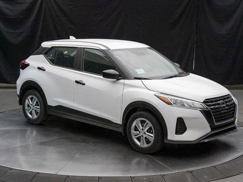 New 2025 Nissan Kicks Play S image 2