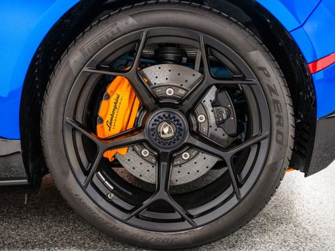 Used 2020 Lamborghini Huracan EVO image 10
