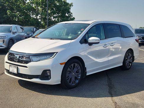 Certified 2025 Honda Odyssey Touring image 3