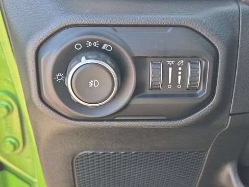 Used 2018 Jeep Wrangler Unlimited Sport AWD/4WD image 15