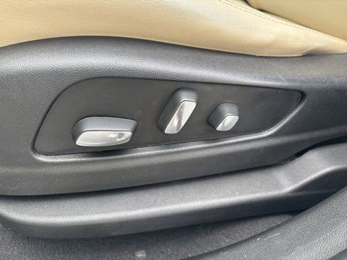 Used 2017 Cadillac XT5 FWD image 46