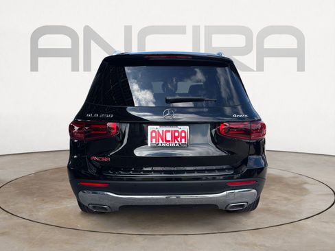 Used 2024 Mercedes-Benz GLB 250 4MATIC image 10