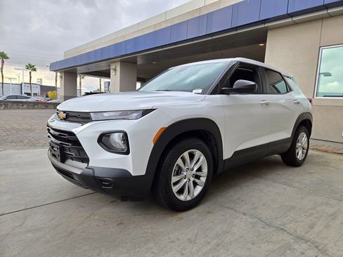 Used 2023 Chevrolet TrailBlazer LS image 2