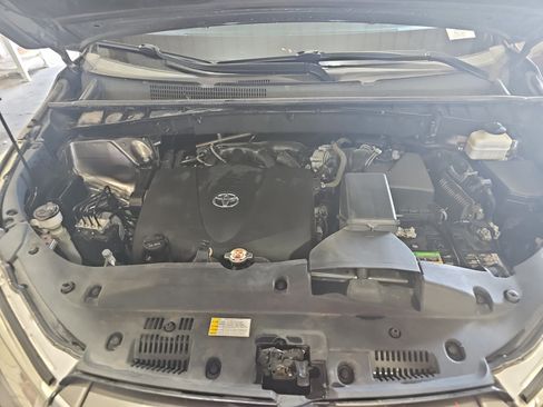 Used 2019 Toyota Highlander Plus FWD image 20