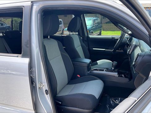 Used 2021 Toyota Tacoma TRD Off-Road AWD/4WD image 9