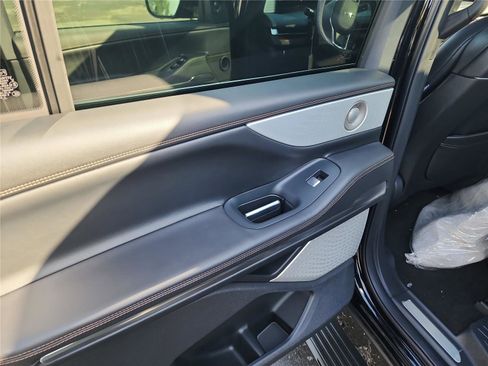 New 2025 Lincoln Navigator Black Label image 17