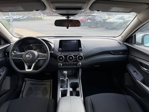 Used 2025 Nissan Sentra SV image 19