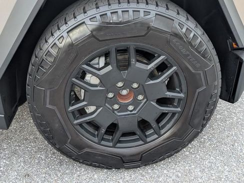 Used 2024 Tesla Cybertruck AWD Crew Cab image 18