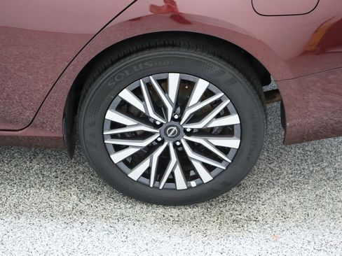 Used 2025 Nissan Altima 2.5 SV FWD image 10