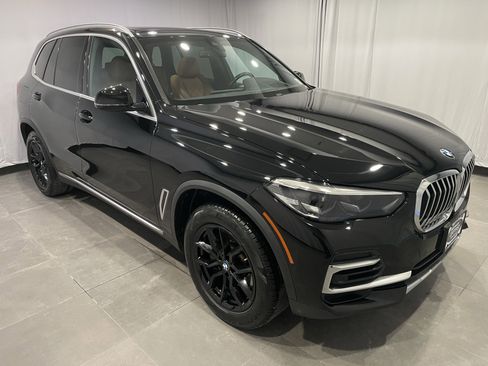 Used 2023 BMW X5 xDrive40i w/ Premium Package image 3