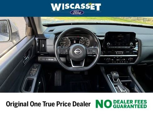 Used 2024 Nissan Pathfinder SV image 7
