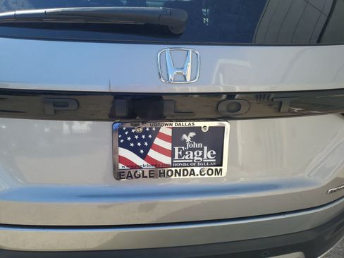 Used 2024 Honda Pilot Touring image 10