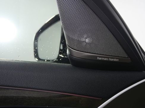 Used 2023 BMW 530i w/ Premium Package image 9